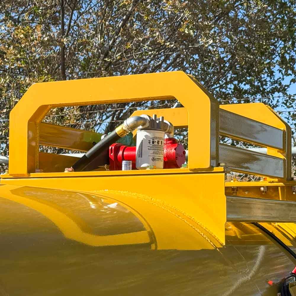 LS-LEE>> D.O.T. 500 Diesel Fuel Trailer. Yellow.