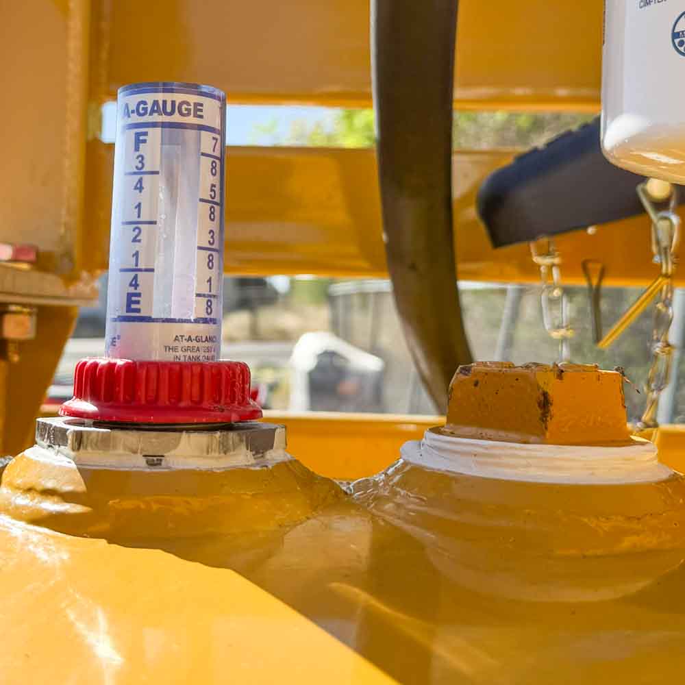 LS-LEE>> D.O.T. 500 Diesel Fuel Trailer. Yellow.